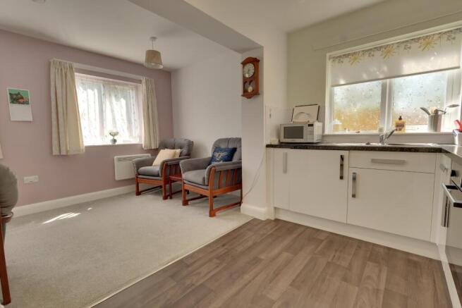 LOUNGE/KITCHEN
