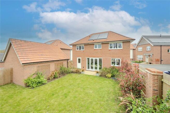 4 bed Detached for sale Image 12