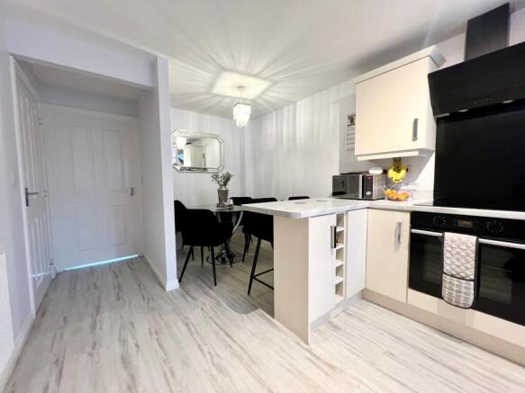 3 bed Semi-Detached for sale Image 8