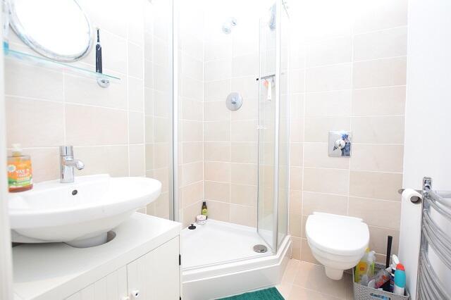 2 bed Apartment to rent Image 6