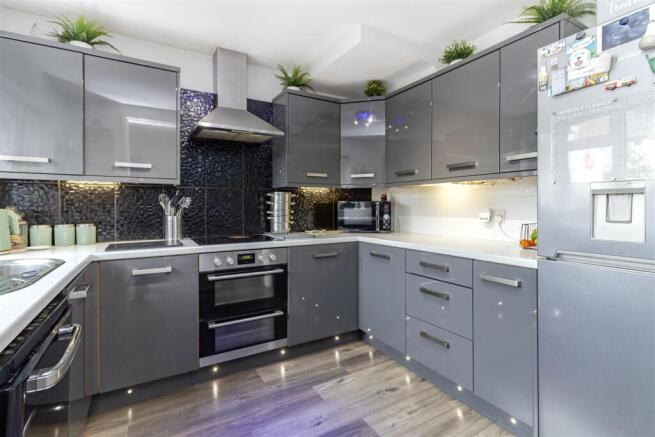 Kitchen 2.jpg