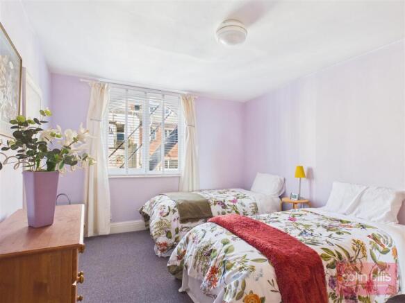 2 bed Flat for sale Image 12