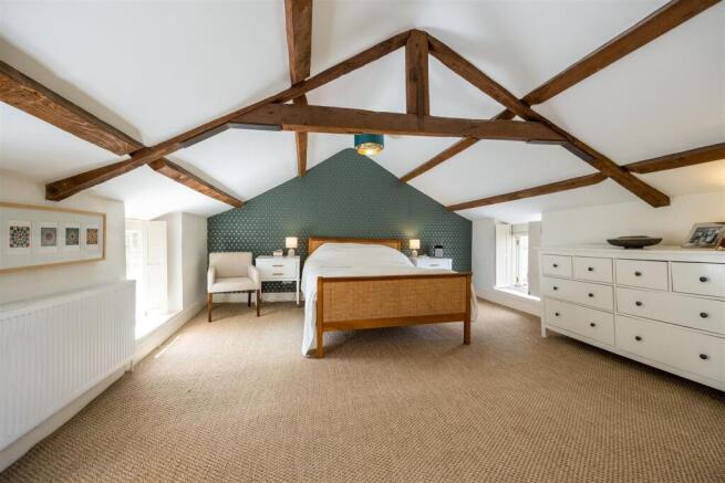 Stunning vaulted bedroom with en-suite