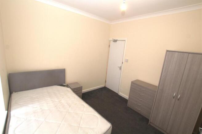 1 bed Terraced to rent Image 5