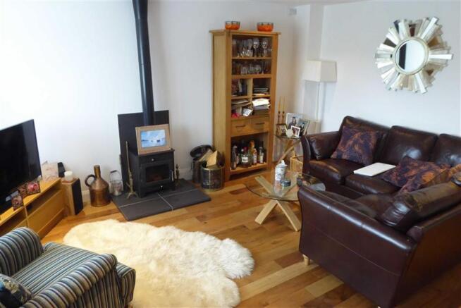 FRONT LOUNGE