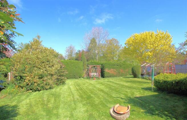 Rear Garden - b.JPG