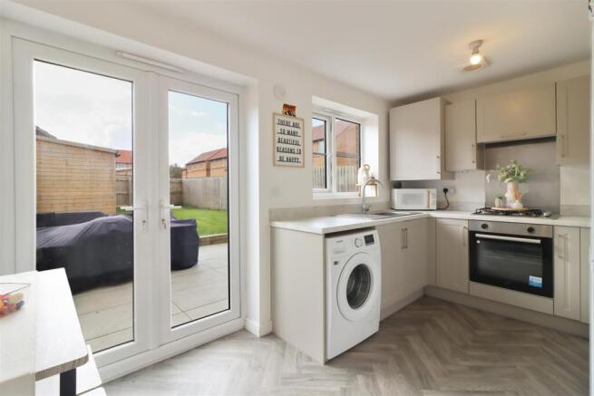 Superb Modern Dining/Kitchen