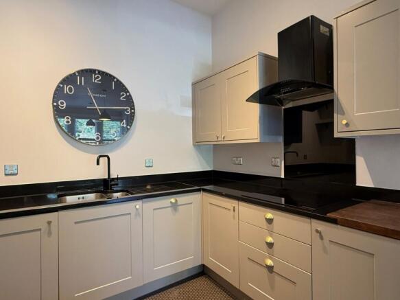 2 bed Flat to rent Image 4