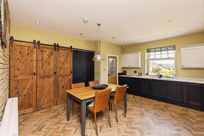 2 bed Semi-Detached Bungalow for sale Image 7