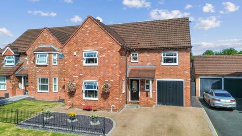 Templeton Drive, Fearnhead, WA2