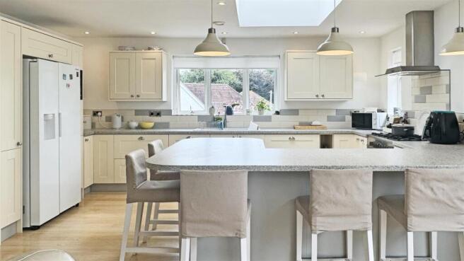 Kitchen 2.jpg