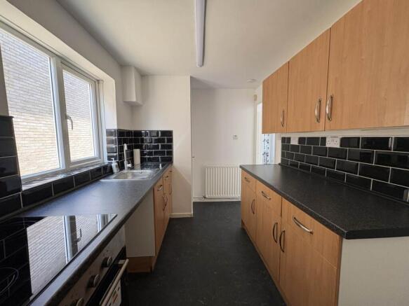3 bed Detached to rent Image 5