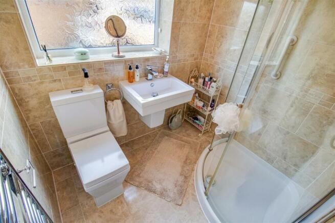 SHOWER ROOM/W.C.