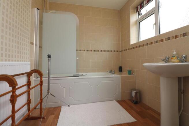 Family Bathroom.JPG