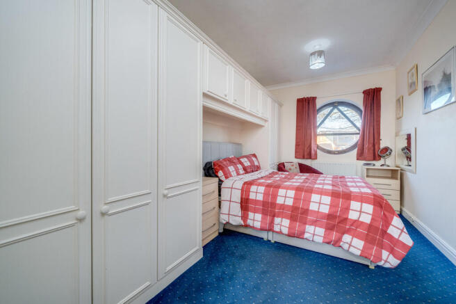 6 bed Detached for sale Image 10