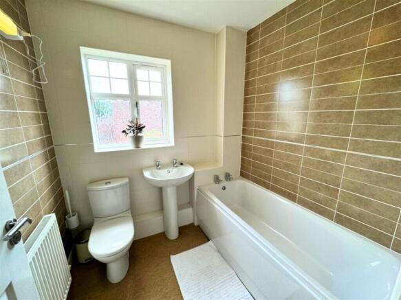 4 bed Town House for sale Image 5