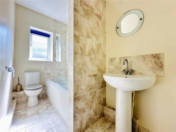 2 bed Apartment to rent Image 4