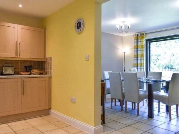 3 bed Semi-Detached for sale Image 6