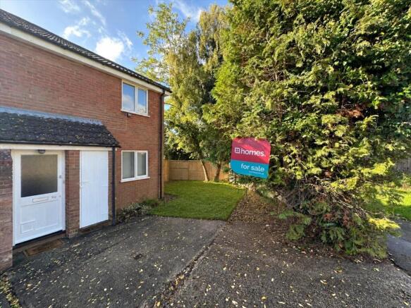 1-bed flat on Ascot Close, Alton, Hampshire, £180,000