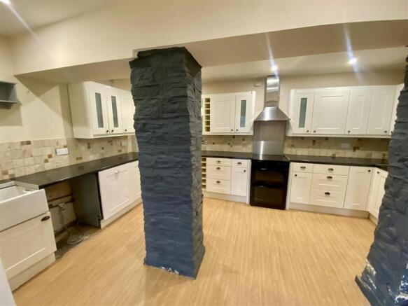 3 bed Semi-Detached for sale Image 9