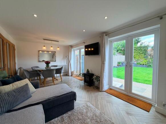 4 bed Semi-Detached for sale Image 8