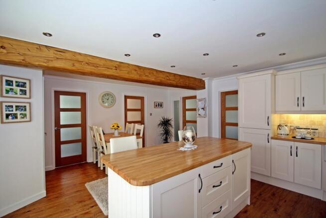 Kitchen / Dining Roo