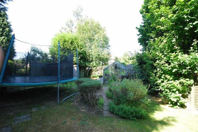 LANDSCAPED REAR GARD