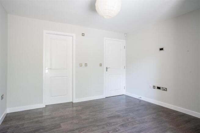 2 bed Apartment to rent Image 11