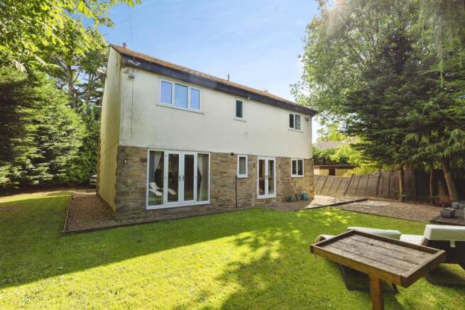 4 bed Detached for sale Image 8