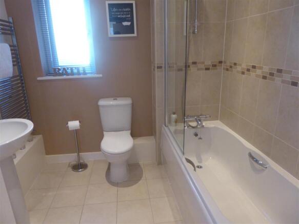 FAMILY BATHROOM