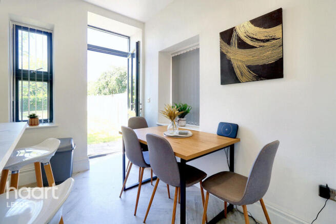 3 bed Town House for sale Image 5