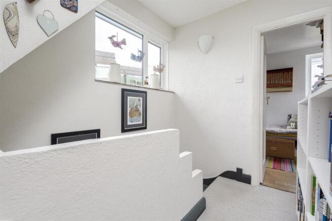 house-ballards-green-burgh-heath-128.jpg