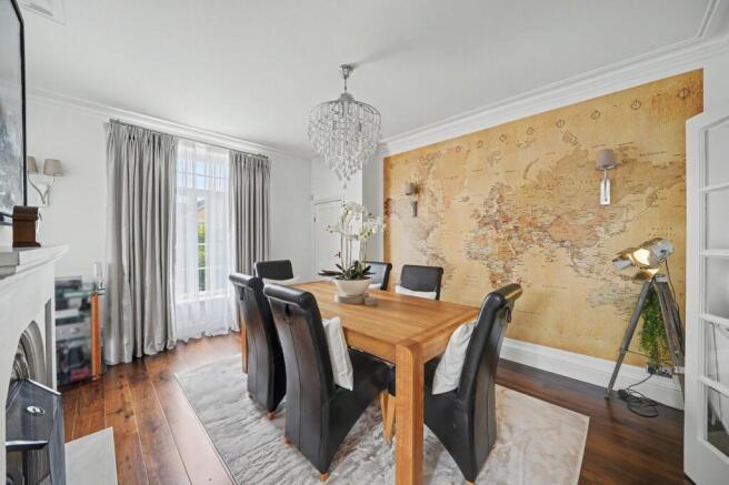 5 bed Detached for sale Image 10