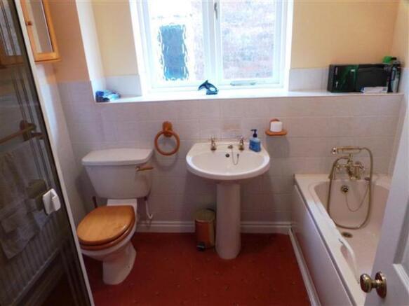 Family Bathroom / WC