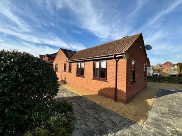 2 bed semi-detached bungalow to rent Station Appr