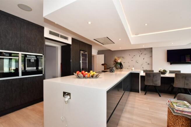 Kitchen/Breakfast Area