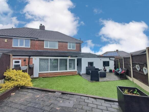 3 bed Semi-Detached to rent Image 4