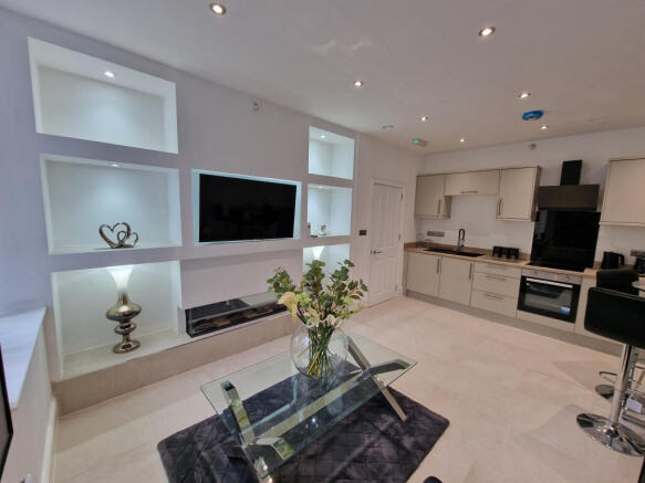 1 bed Apartment to rent Image 4