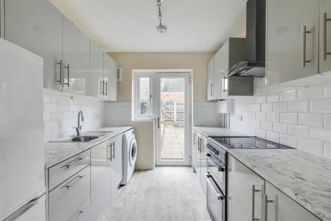 8 Kitchen.jpg