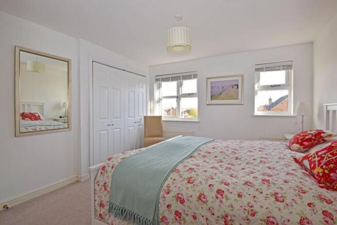 8 Dugard Way, bed 1b.jpg