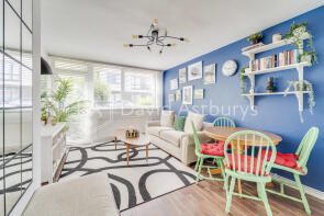 3, Moore House, Pembroke Road, Hornsey, London N8 7PX
