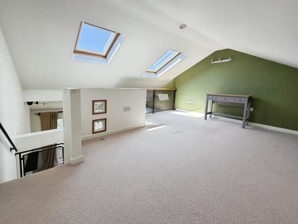 3 bed Apartment for sale Image 6
