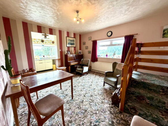 3 bed Semi-Detached for sale Image 8