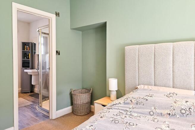 3 bed Terraced to rent Image 10