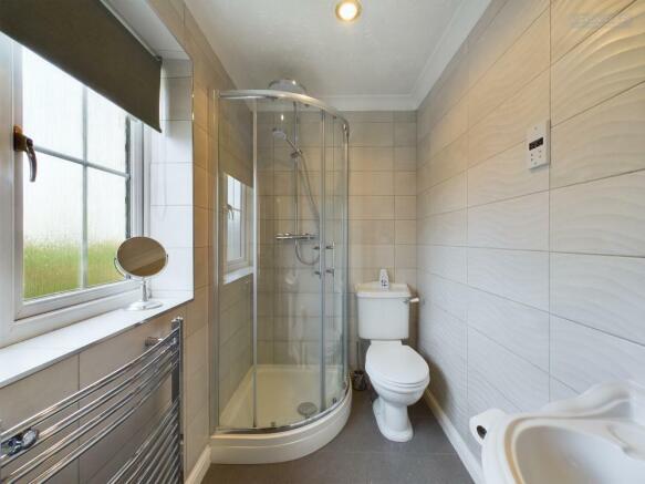 En-Suite To Master Bedroom