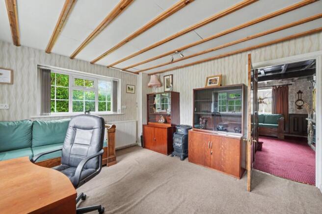 5 bed Detached for sale Image 9