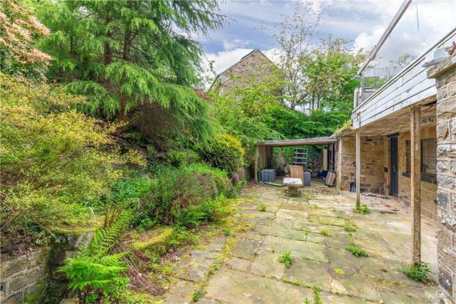 5 bed Detached for sale Image 4