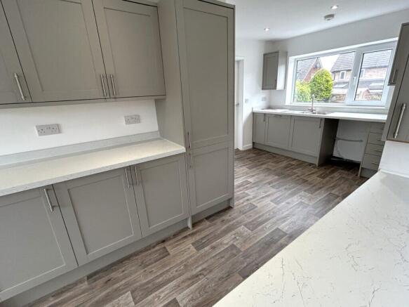 3 bed Semi-Detached for sale Image 4