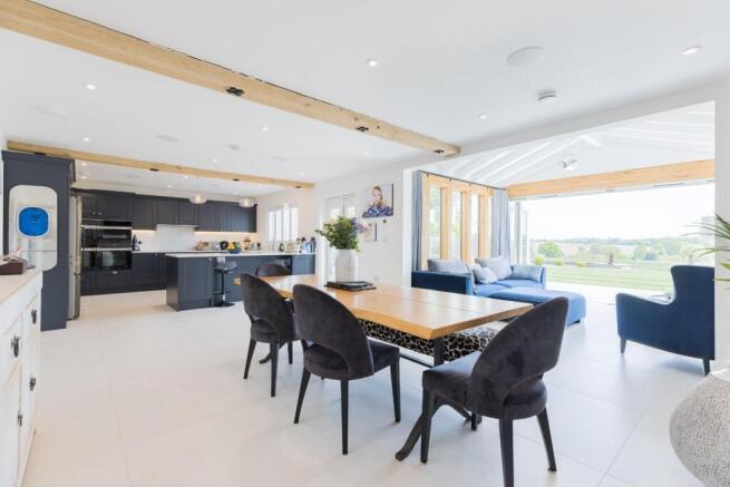 Kitchen/Breakfast & Family Room