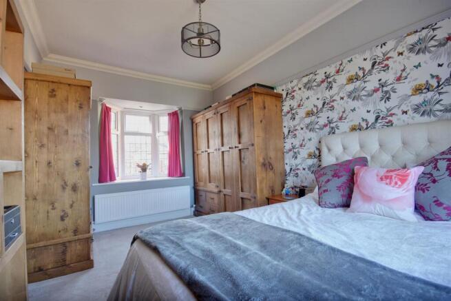 4 bed Semi-Detached for sale Image 10